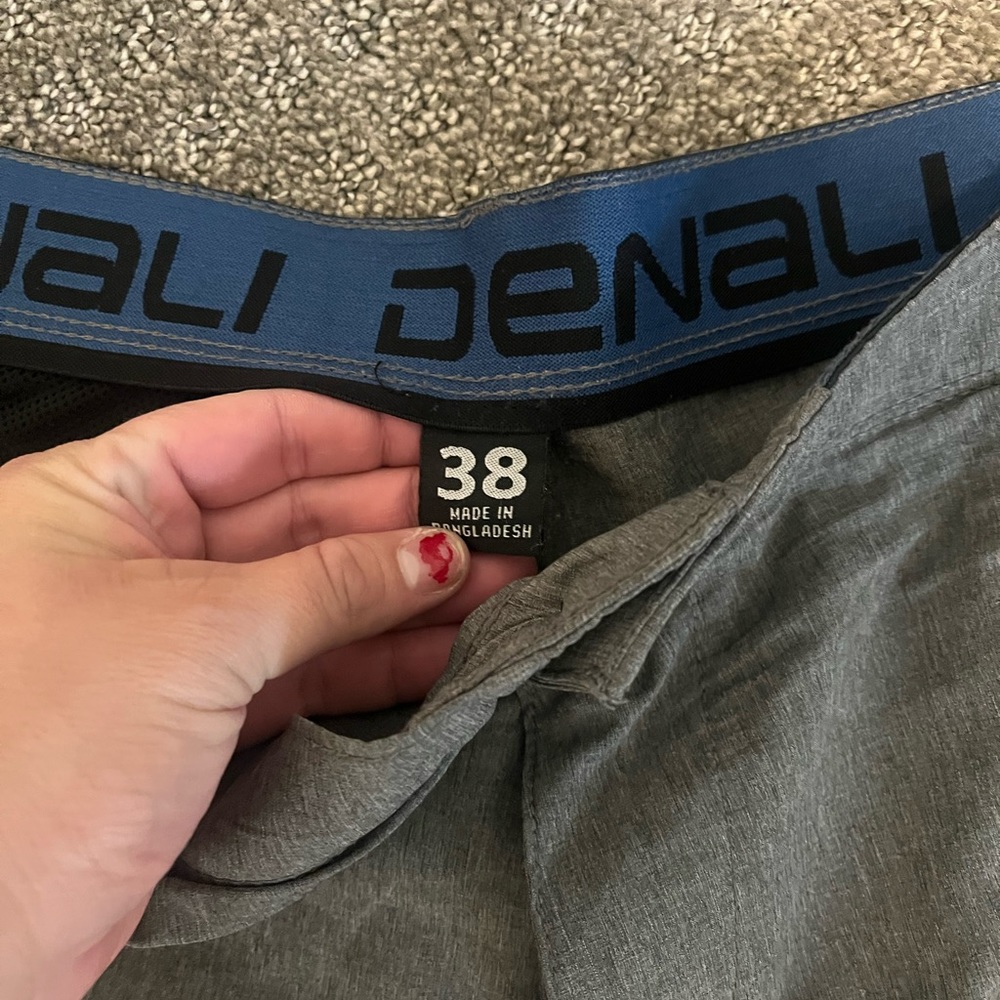 Men’s size 38 Denali shorts. Worn a few times, in great condition. Grey - Picture 7 of 8